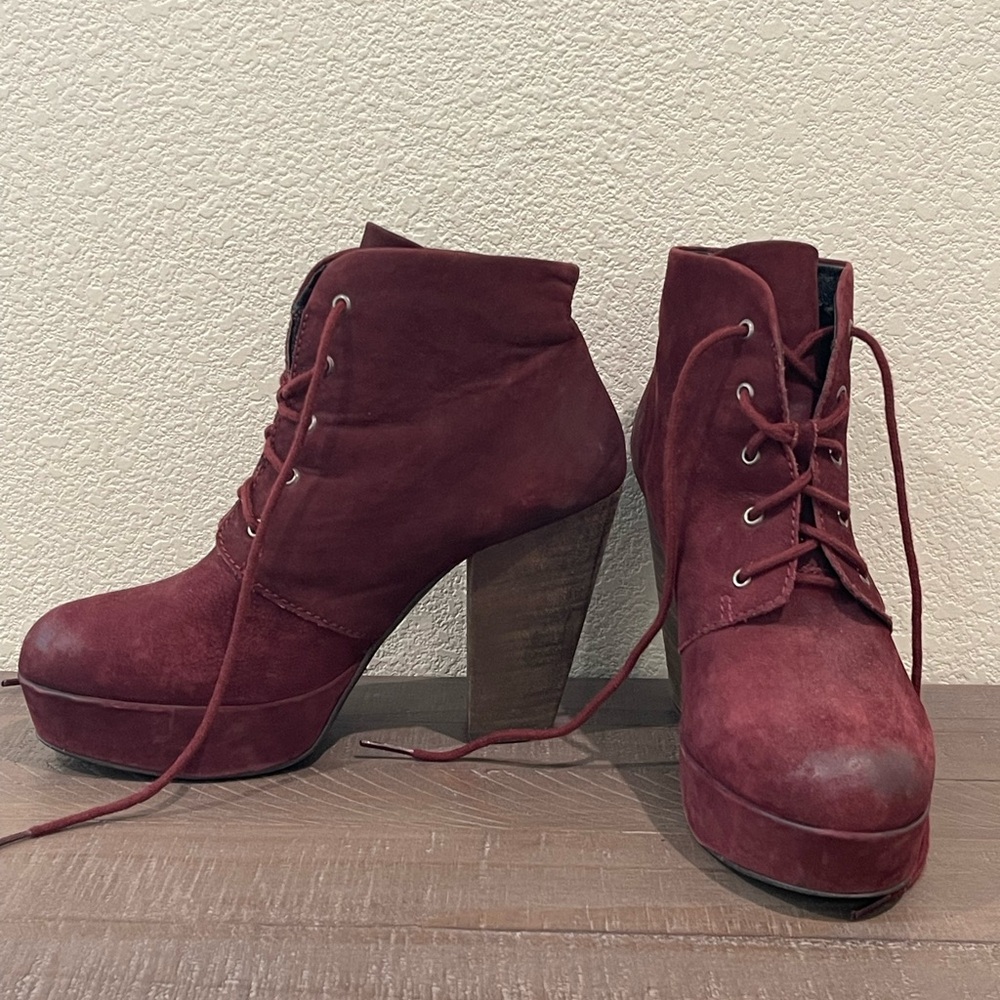 Women’s Steve Madden burgundy boots size 8
